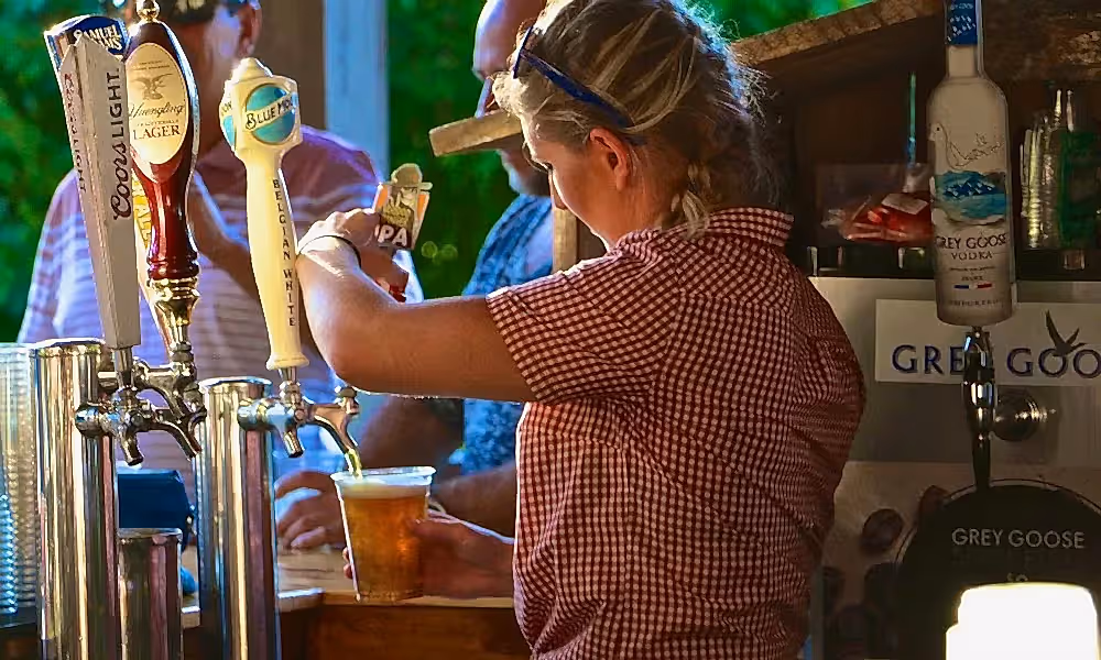 Bartender at Moonshine pouring a draft beer.